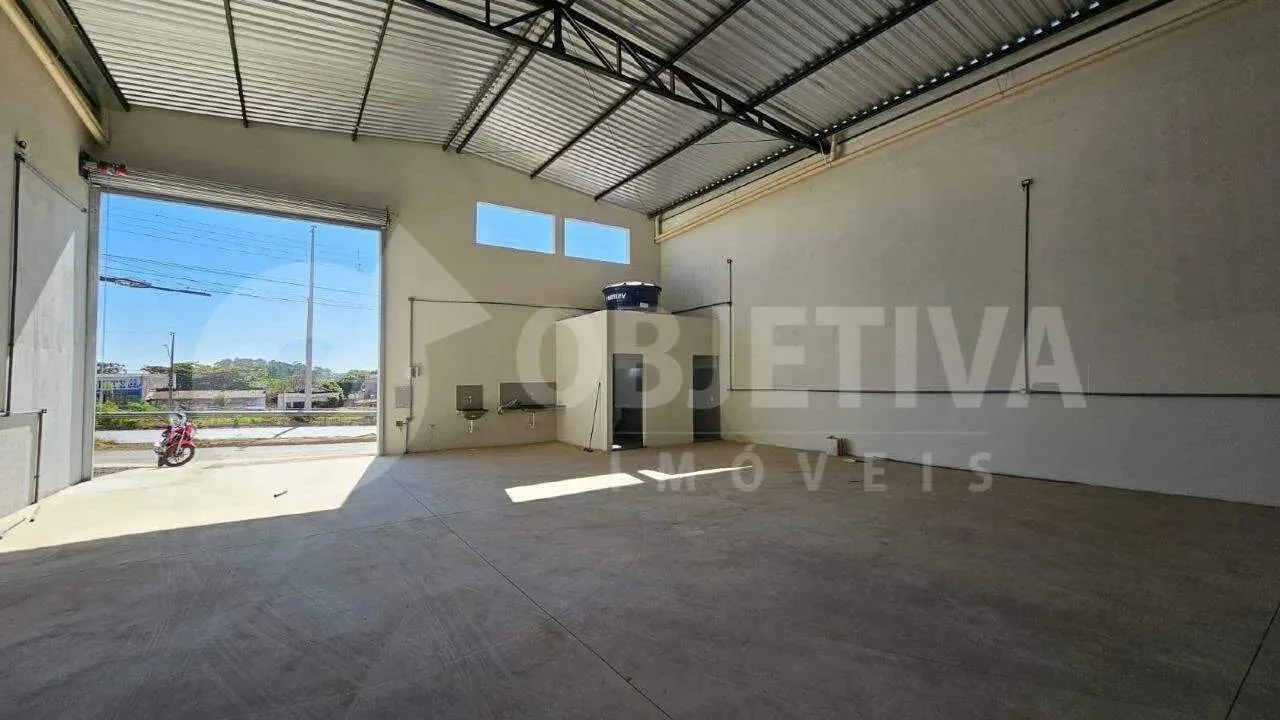 Galpão para aluguel, 3 vagas, DONA ZULMIRA - UBERLANDIA/MG