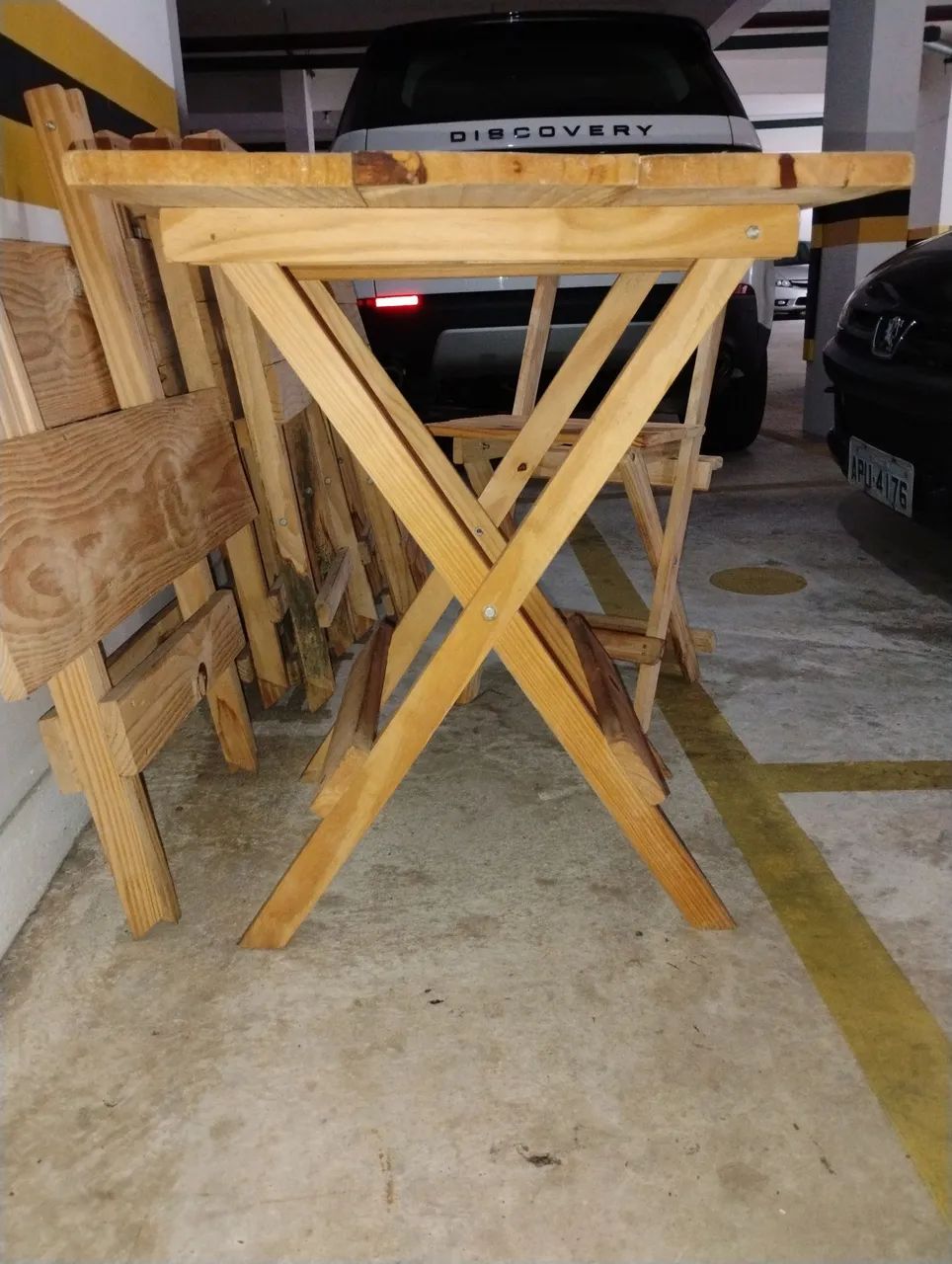 Mesa com cadeiras dobraveis de madeira - Foto 2