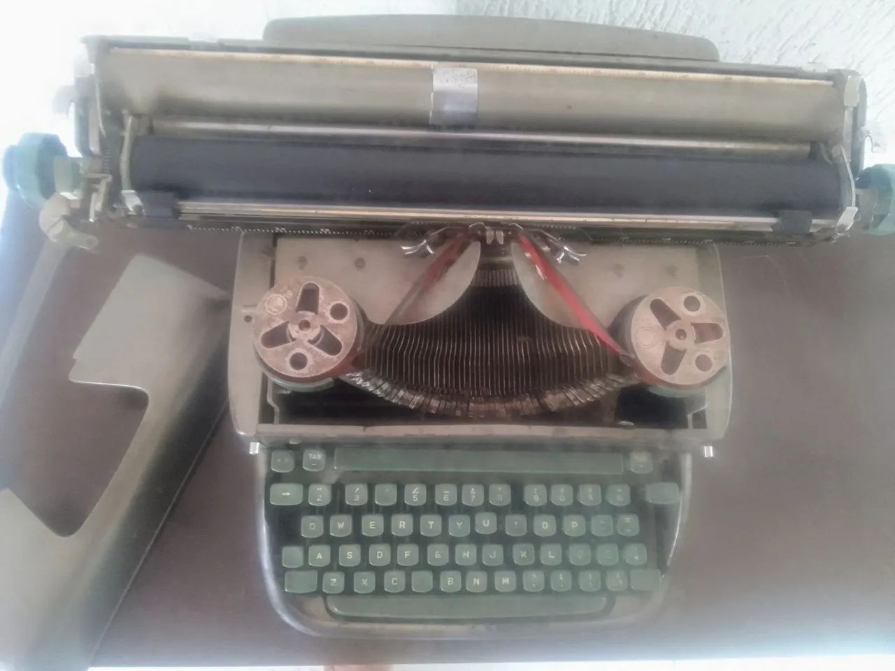 Máquina de escrever antiga(funcionando) - Foto 2