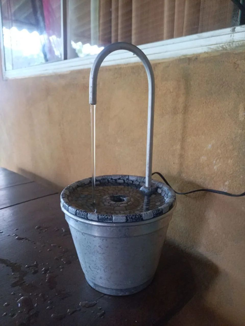 Pet drinking fountain