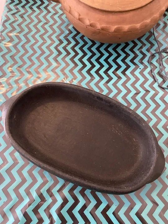 Assadeira de barro preto
