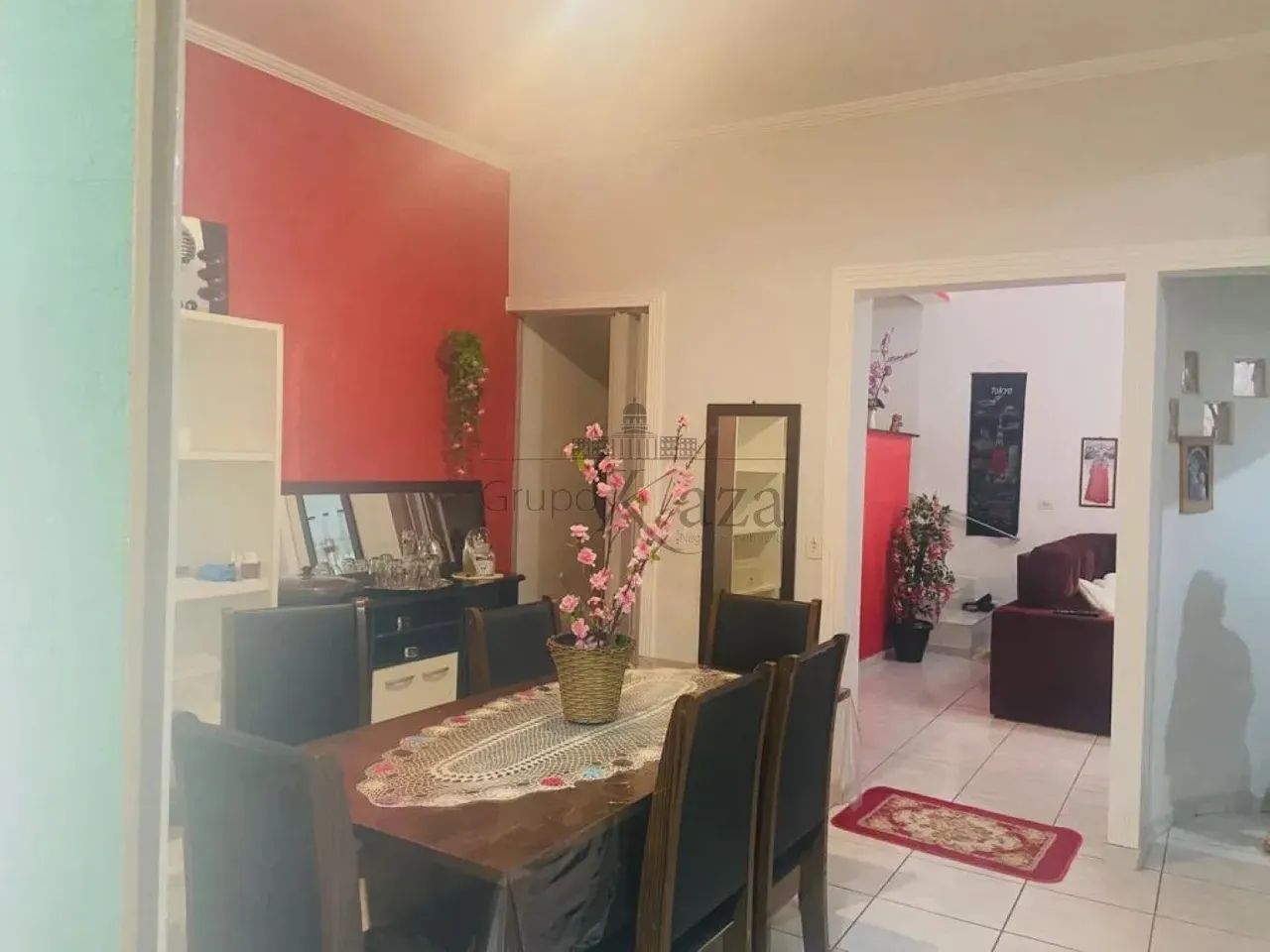 Casa para aluguel possui 350 metros quadrados com 3 quartos