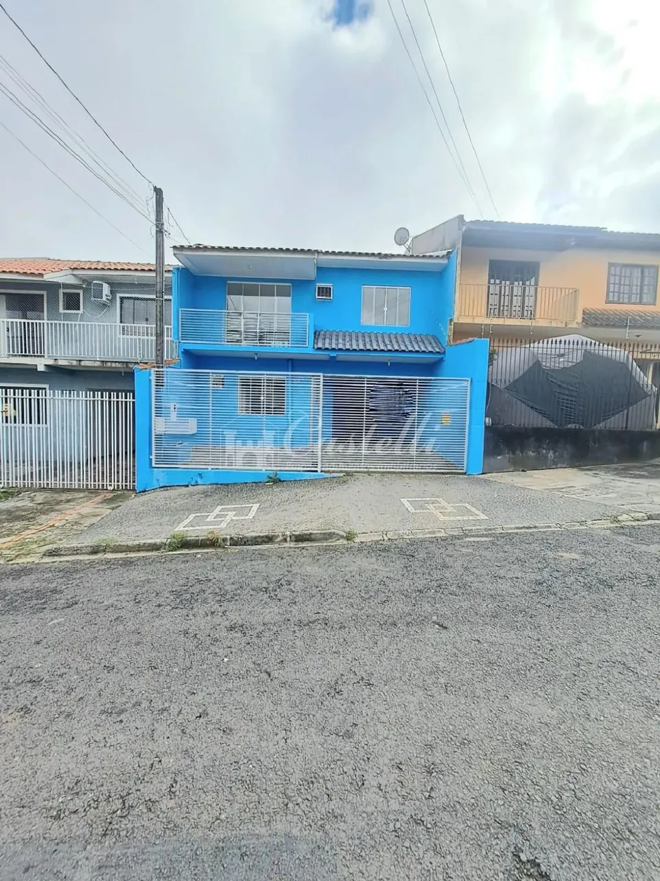 Sobrado para locação, no Bairro Ronda, em PONTA GROSSA - PR