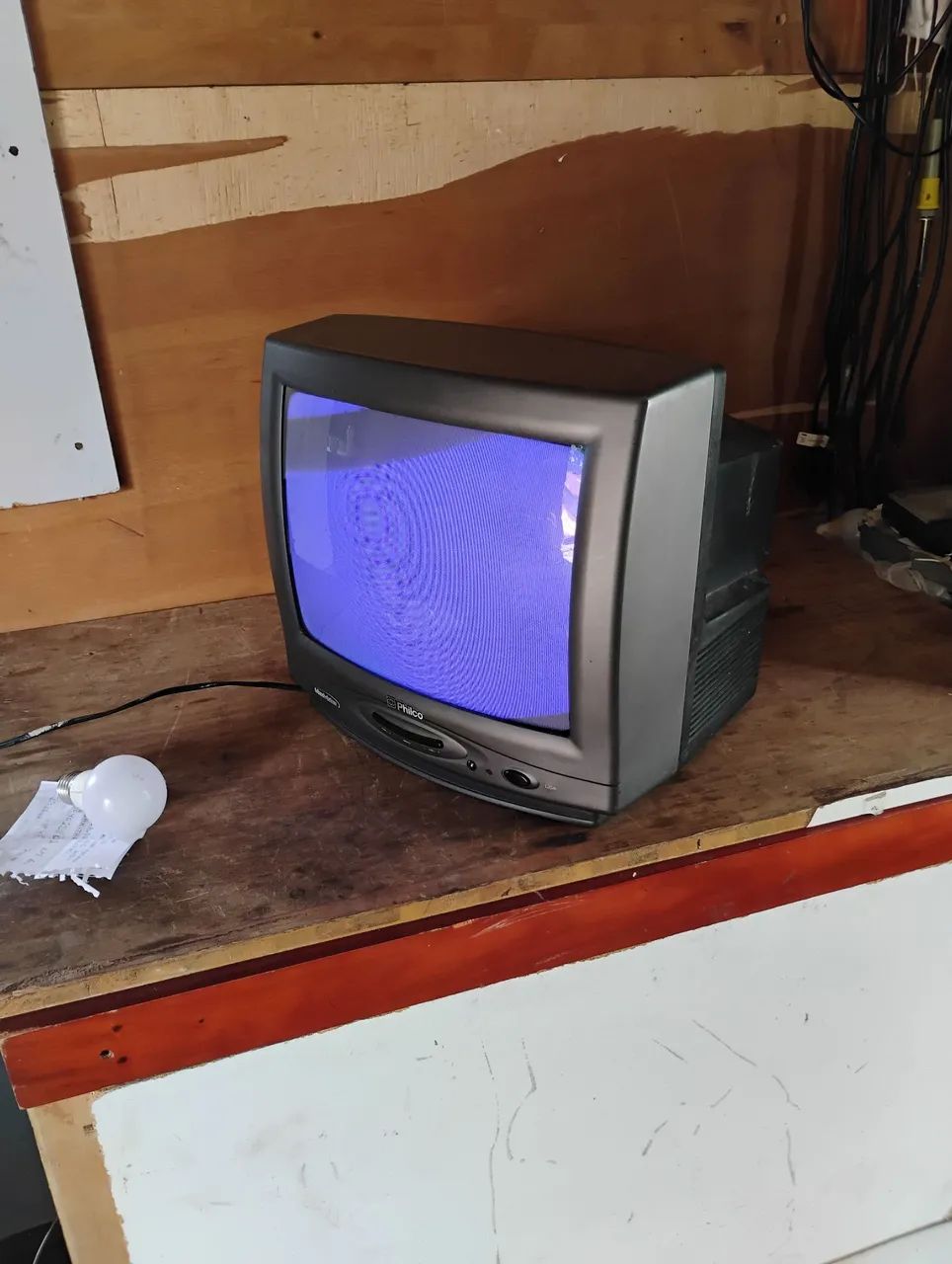 TV Philco 14 polegadas de tubo 100 reais 