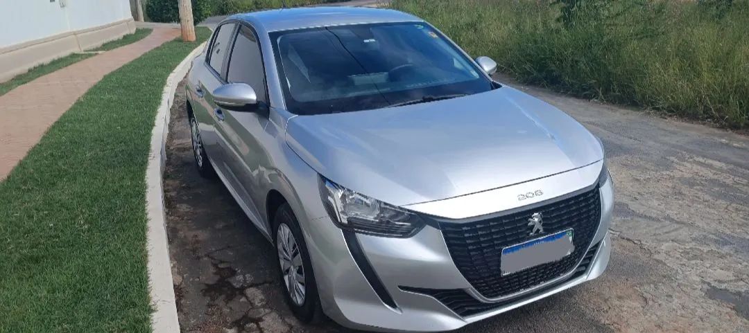 Peugeot 208 - 2022 - Quatro pneus zero e revisado.