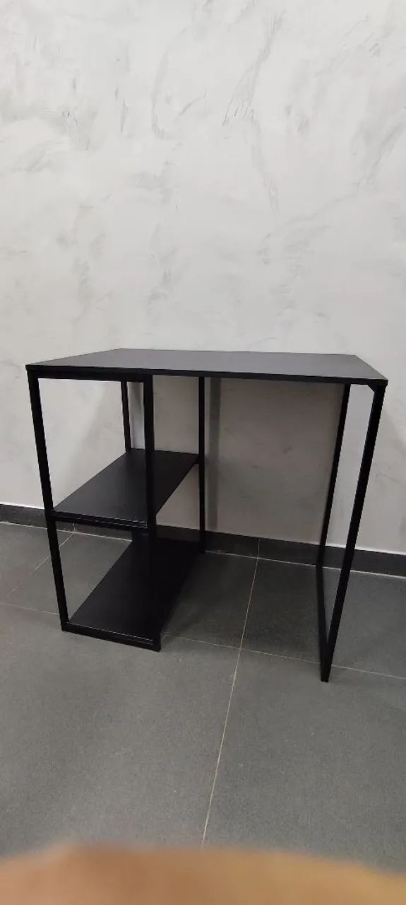 Mesa para frigobar na cor preta 