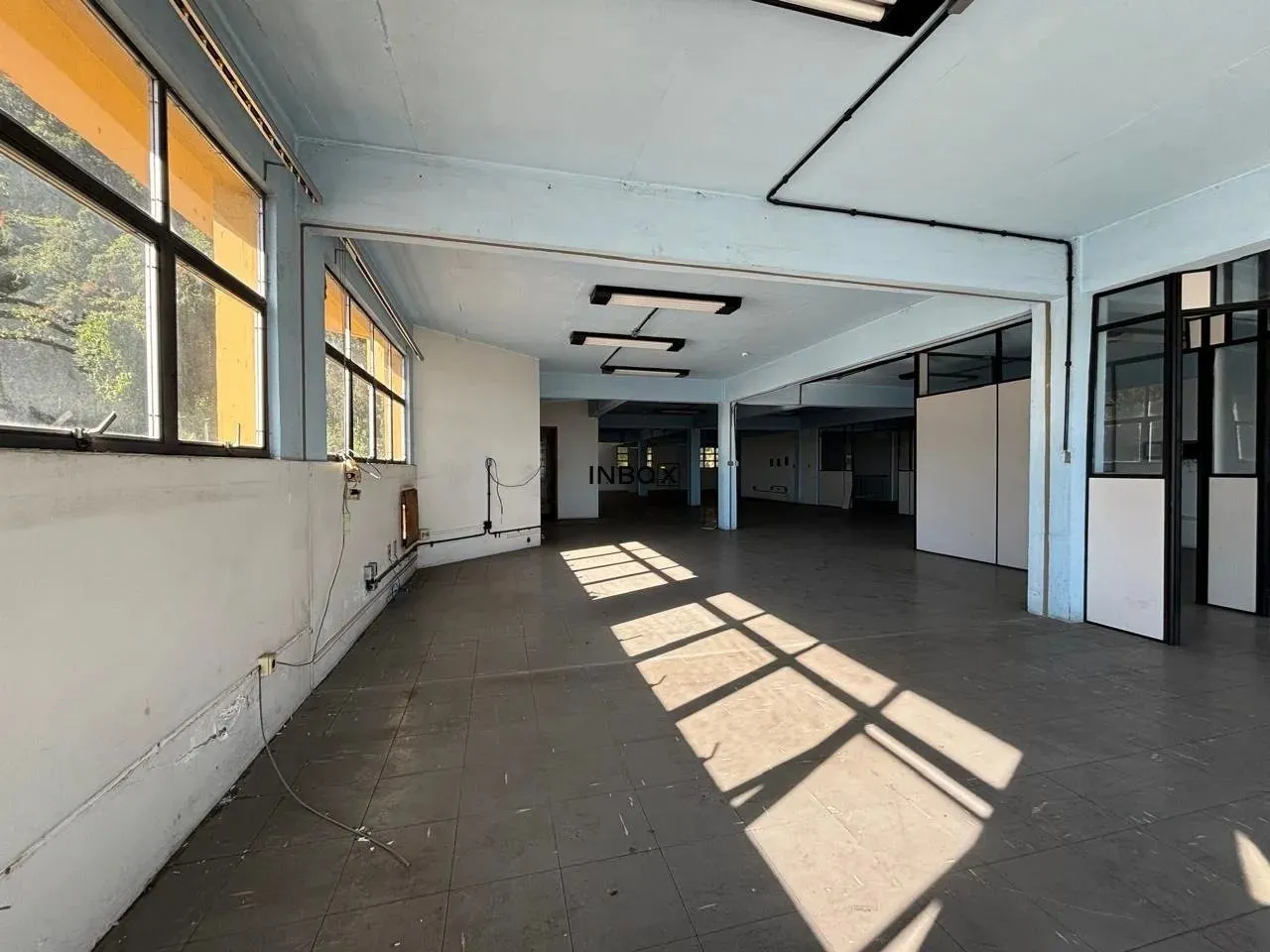 AMPLA SALA COMERCIAL DE ANDAR EM FRENTE A RODOVIA 470 EM BENTO GONÇALVES