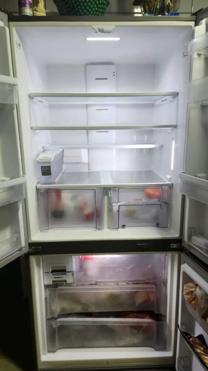 Geladeira Brastemp Frost Free Side Inverse 3 Portas 554 litros cor Inox - Foto 3