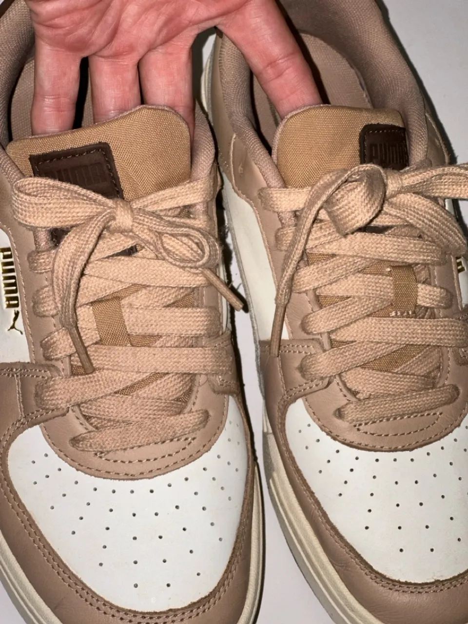Tênis Puma Bege e Branco
