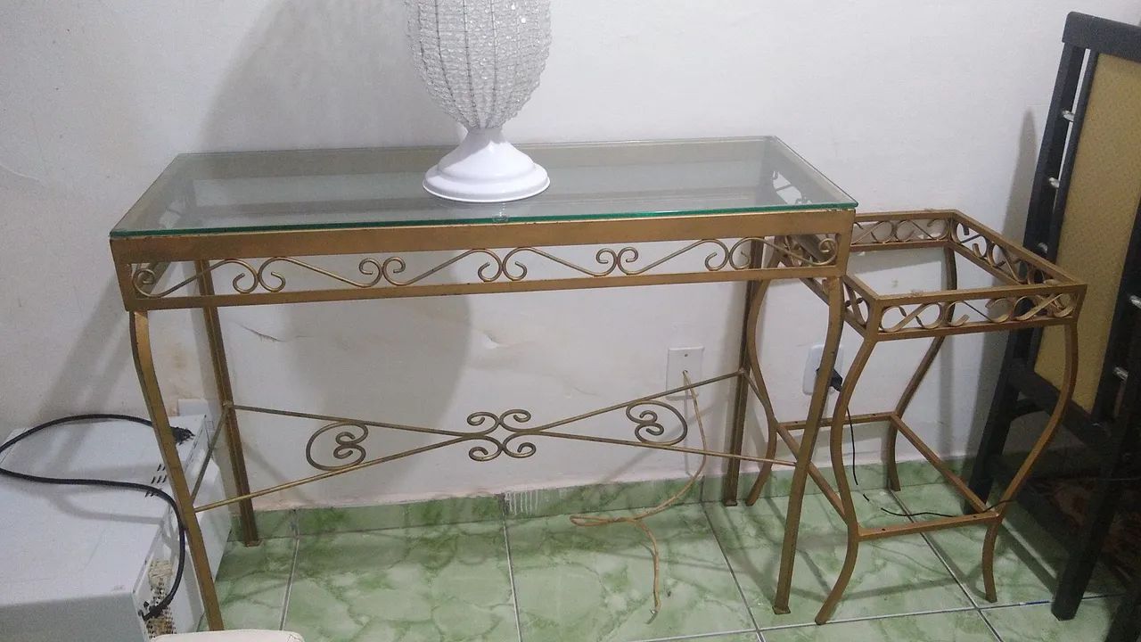 Aparador de ferro dourado com vidro  - Foto 2
