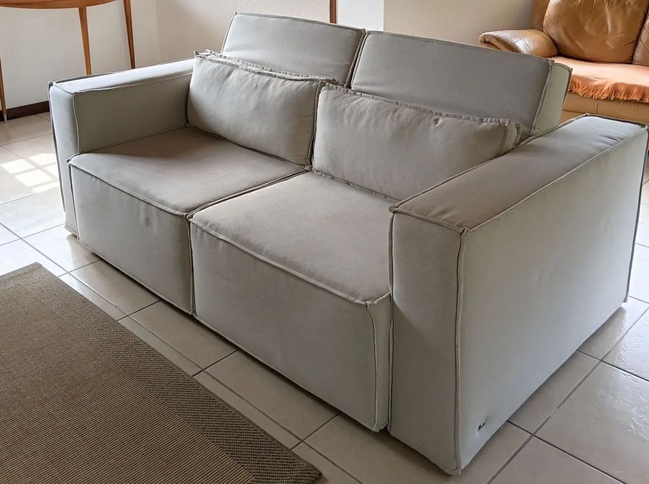Sofá Novo Retrátil e Reclinável 3 lugares bege claro
