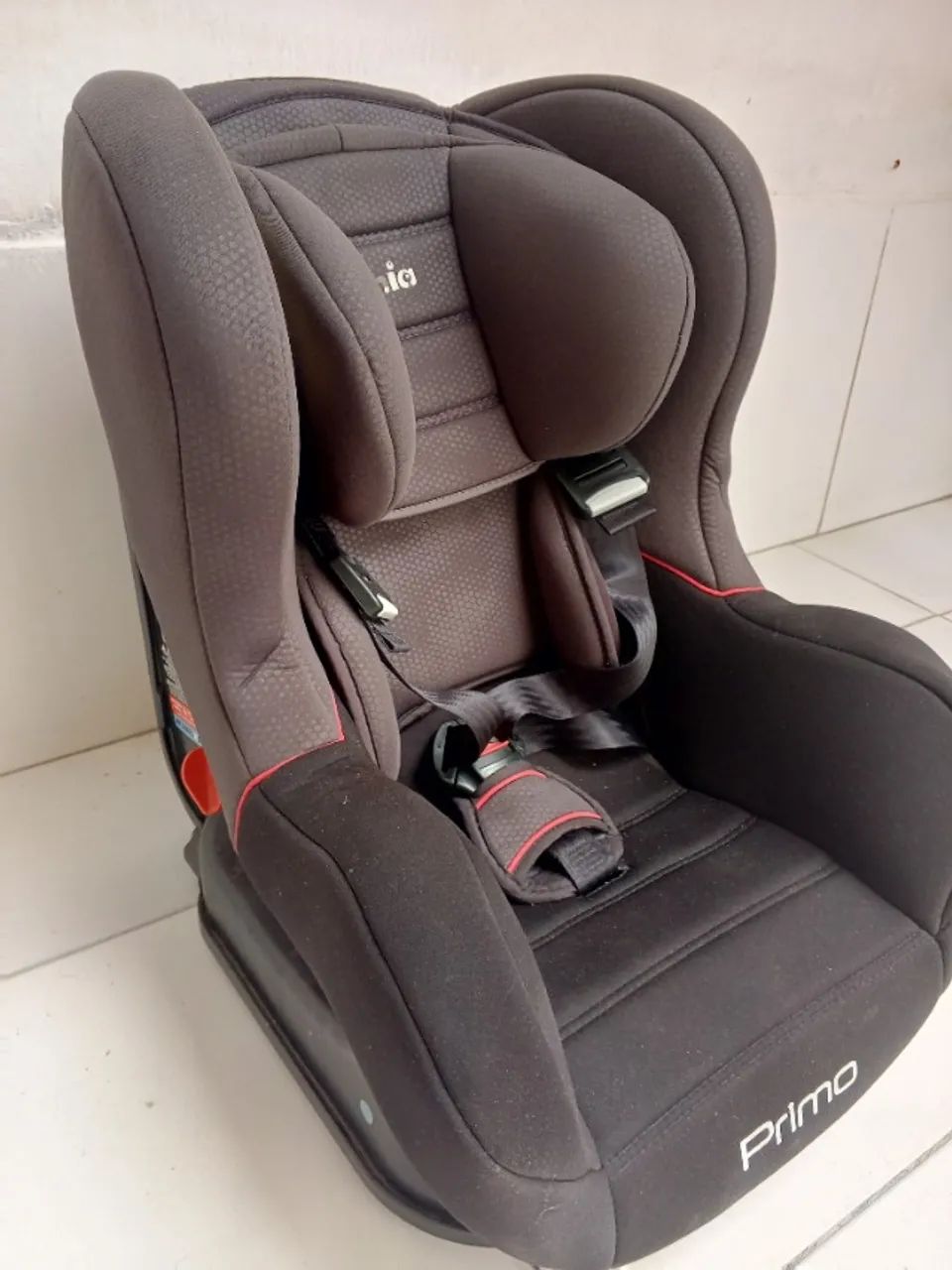 Bicicleta infantil, Janela de alumínio e cadeirinha para carro.