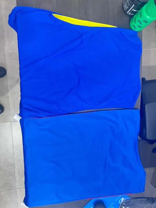 Colete dupla face para jogar futebol.