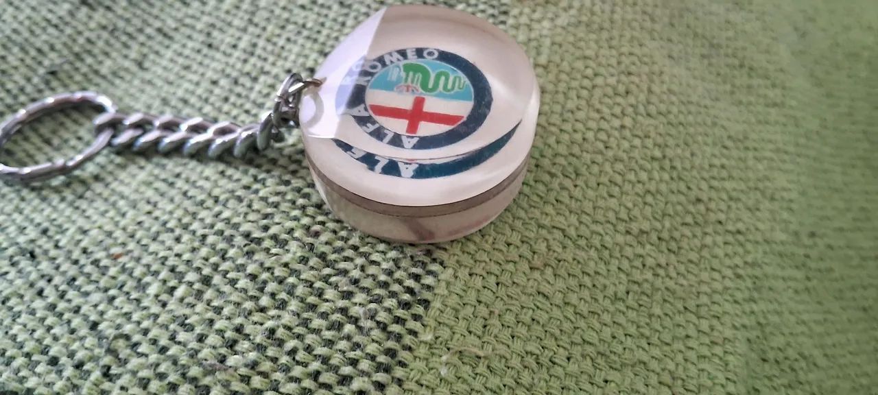 Alfa Romeo antigo e Raríssimo Chaveiro da Marca  - Foto 4