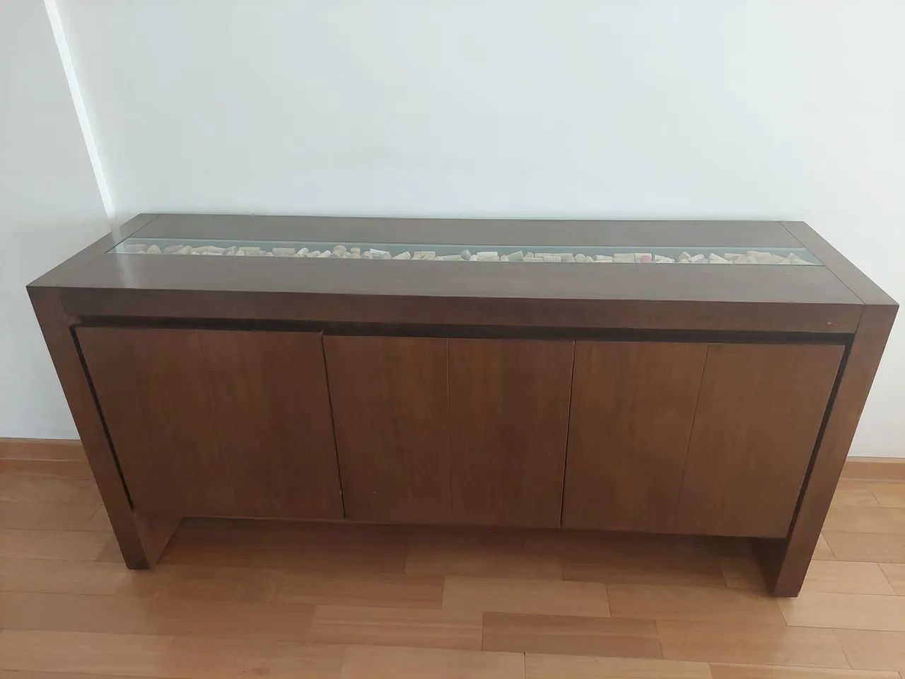 Conjunto em madeira semi novo mesa jantar + 6 cadeiras + aparador marca Dunelli House  - Foto 2