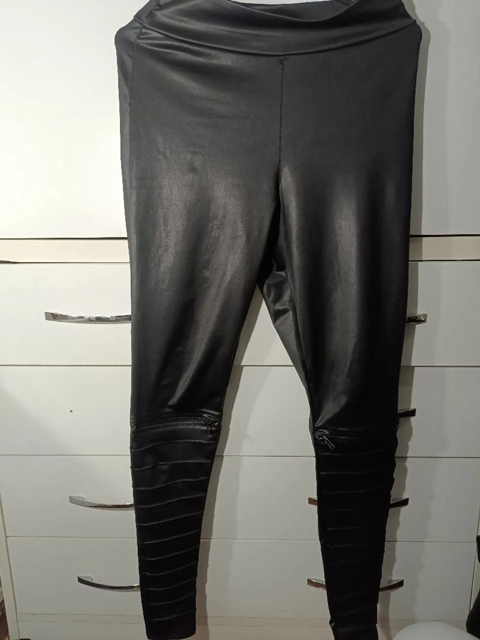 Calça de cirrê com zíper preta alternativo