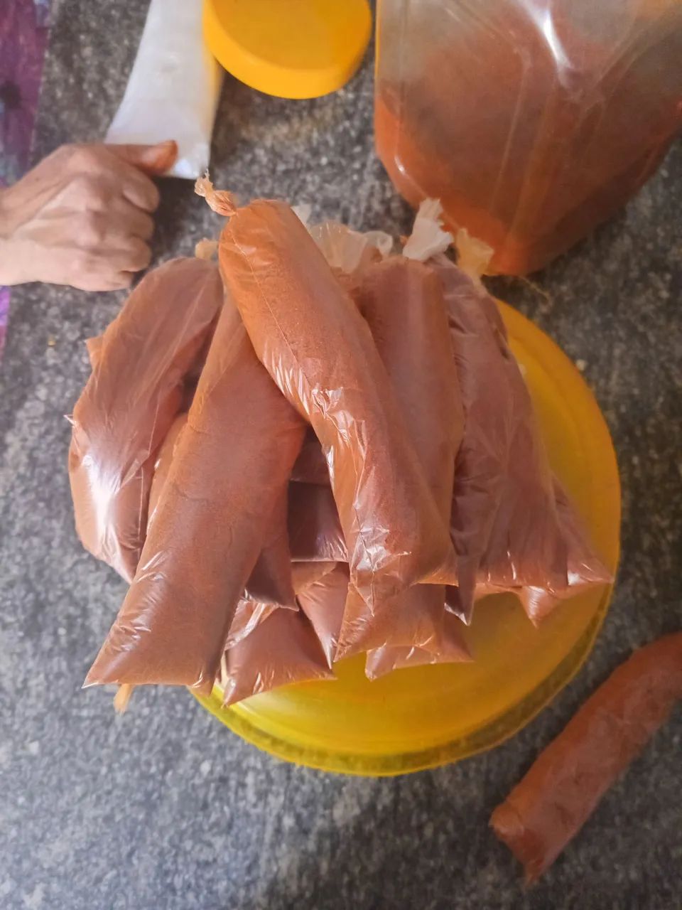 Colorau puro e produto caseiro