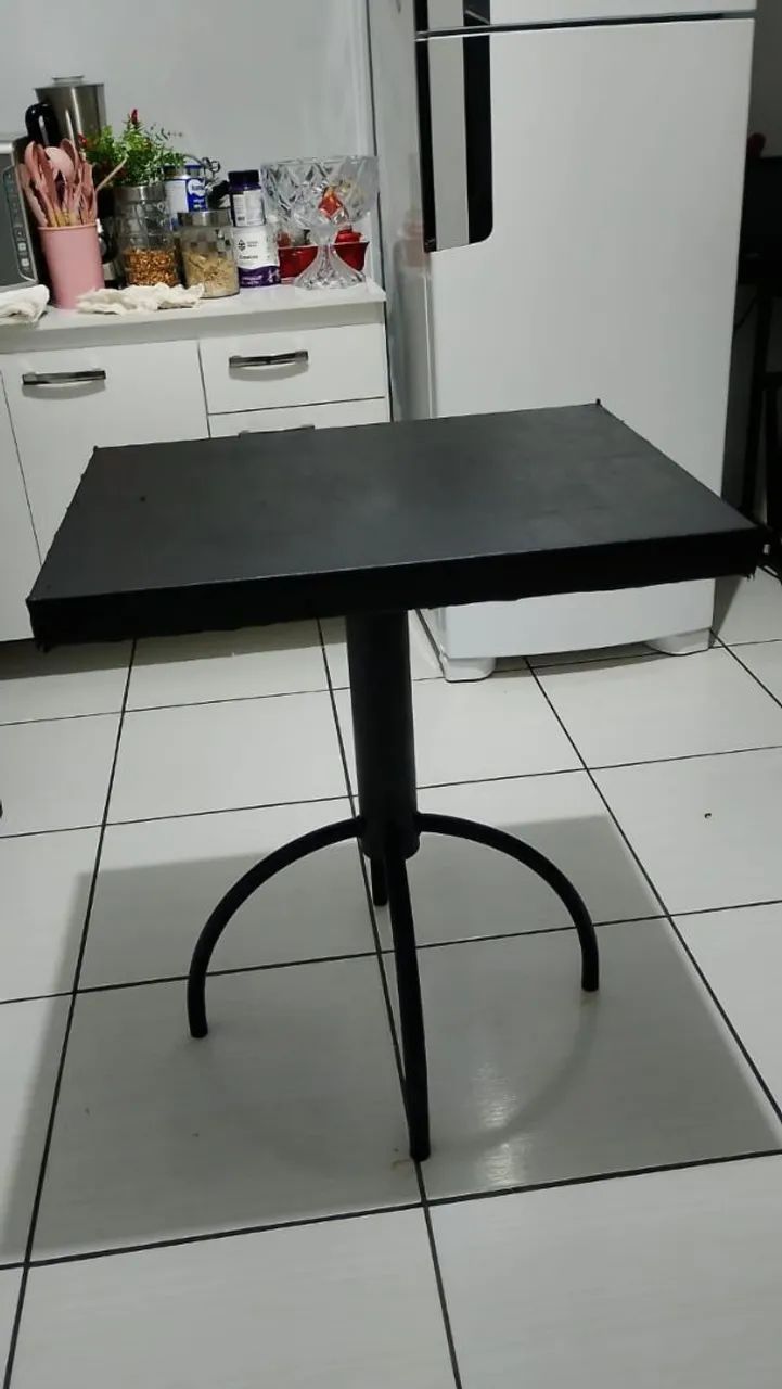 3 Mesaade madeira forrada em corino 120 CADA