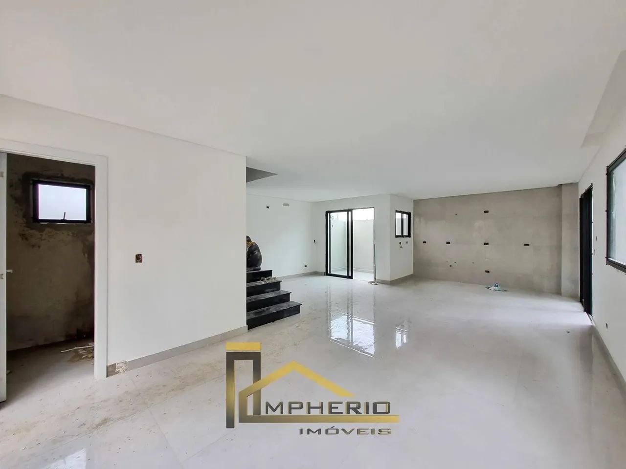 Casa em Condomínio à Venda em Curitiba-PR, Bairro Uberaba: 3 Quartos, 1 Suíte, 3 Salas, 1  - Foto 4