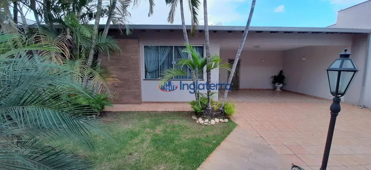 Casa com 4 quartos para alugar, 290 m² por R$ 4.200/mês - Vila Ipiranga - Londrina/PR