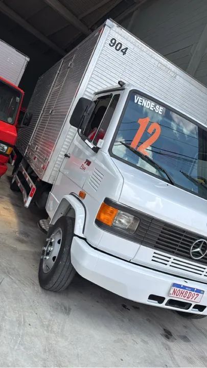 Caminhão Mercedes 710 baú 6.20m - Foto 7