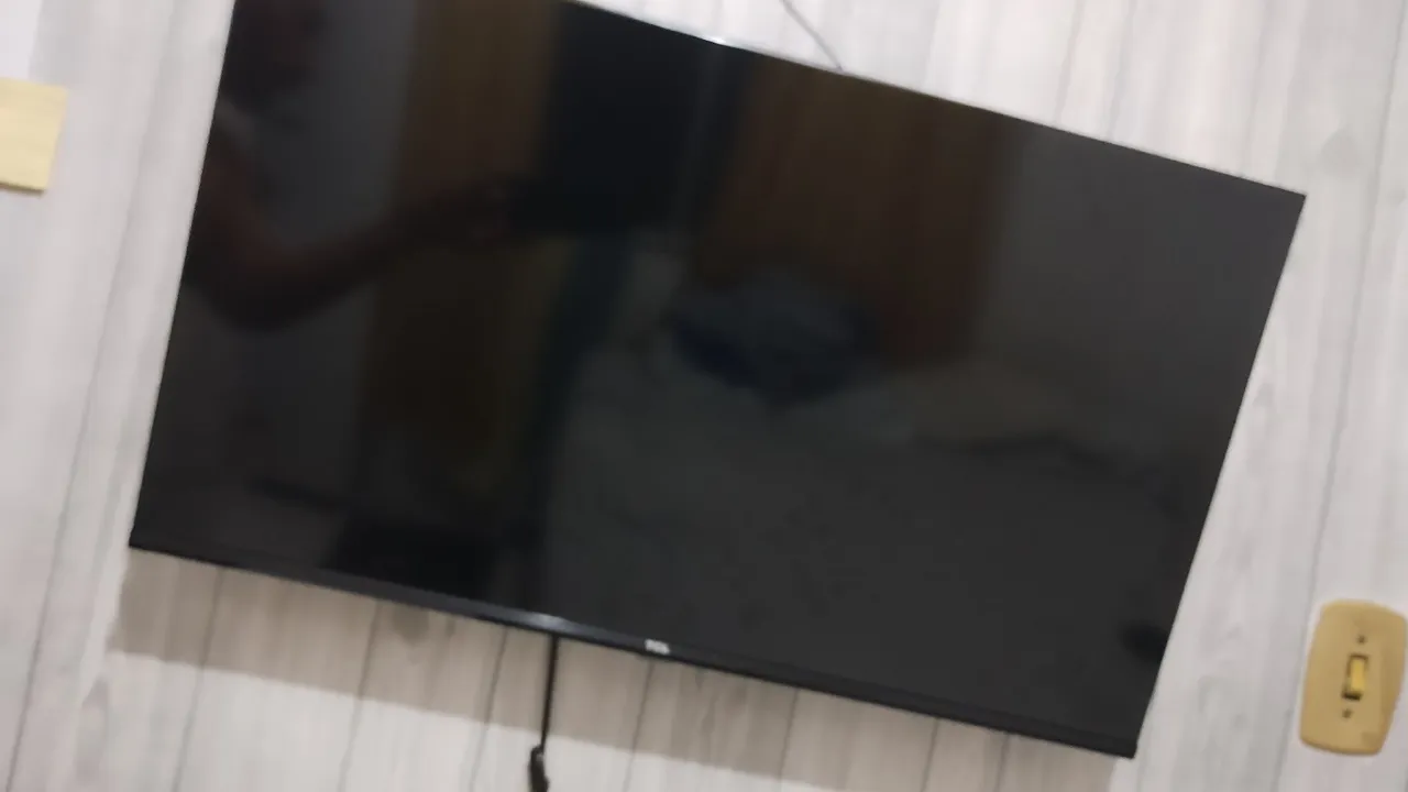 TV TCL 32 polegadas Android tv Nova menos de 2 meses de uso