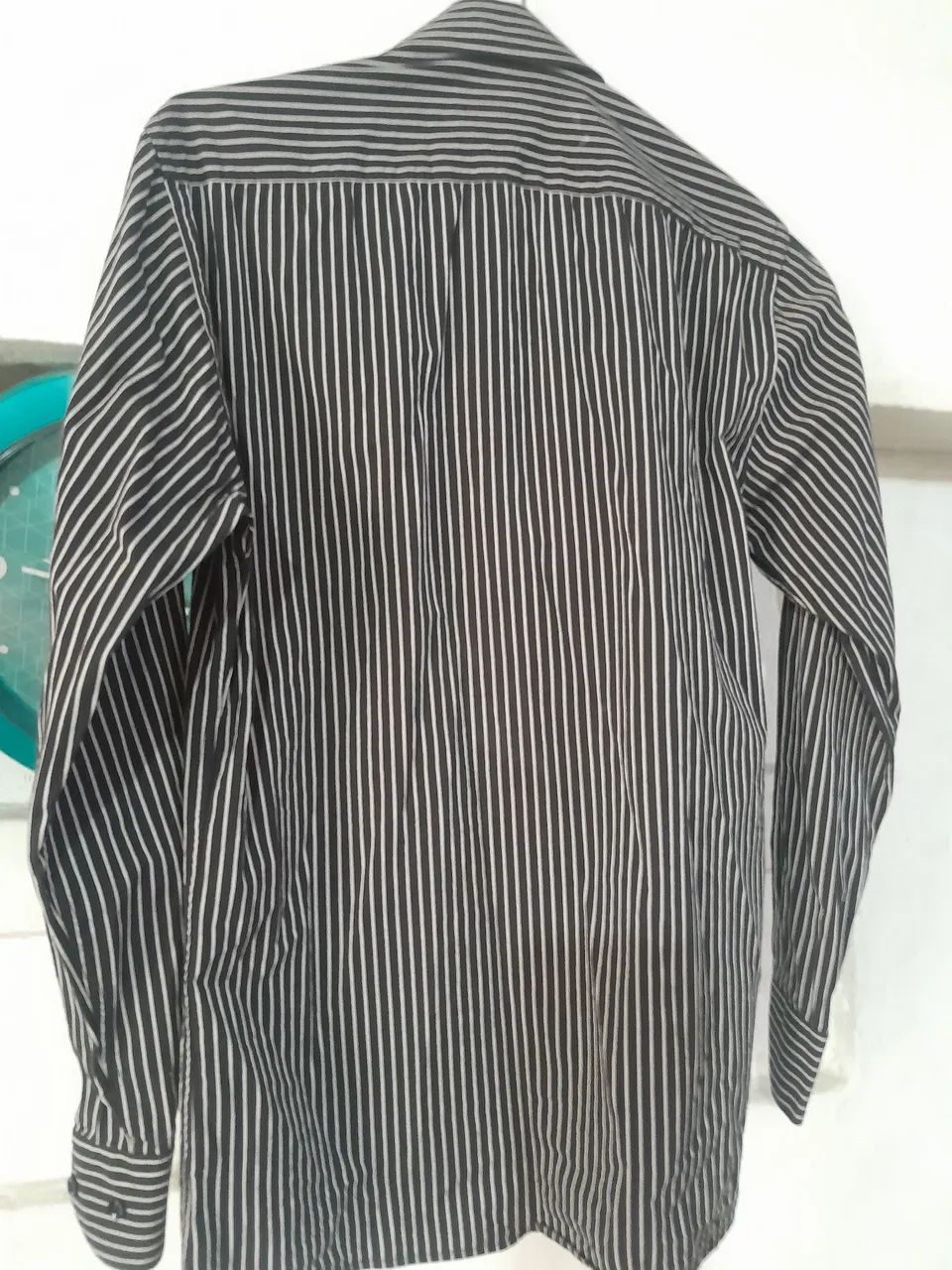 Camisa listrada preta e branca - Foto 4