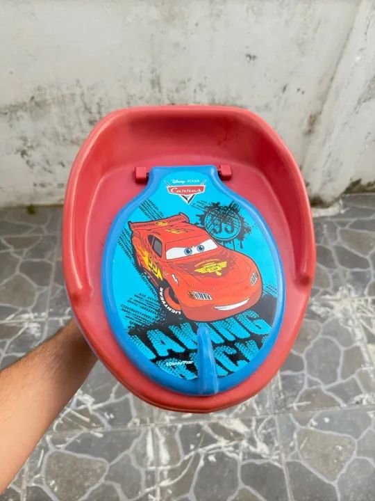 Troninho Infantil Cars - Diversão na hora do Peni