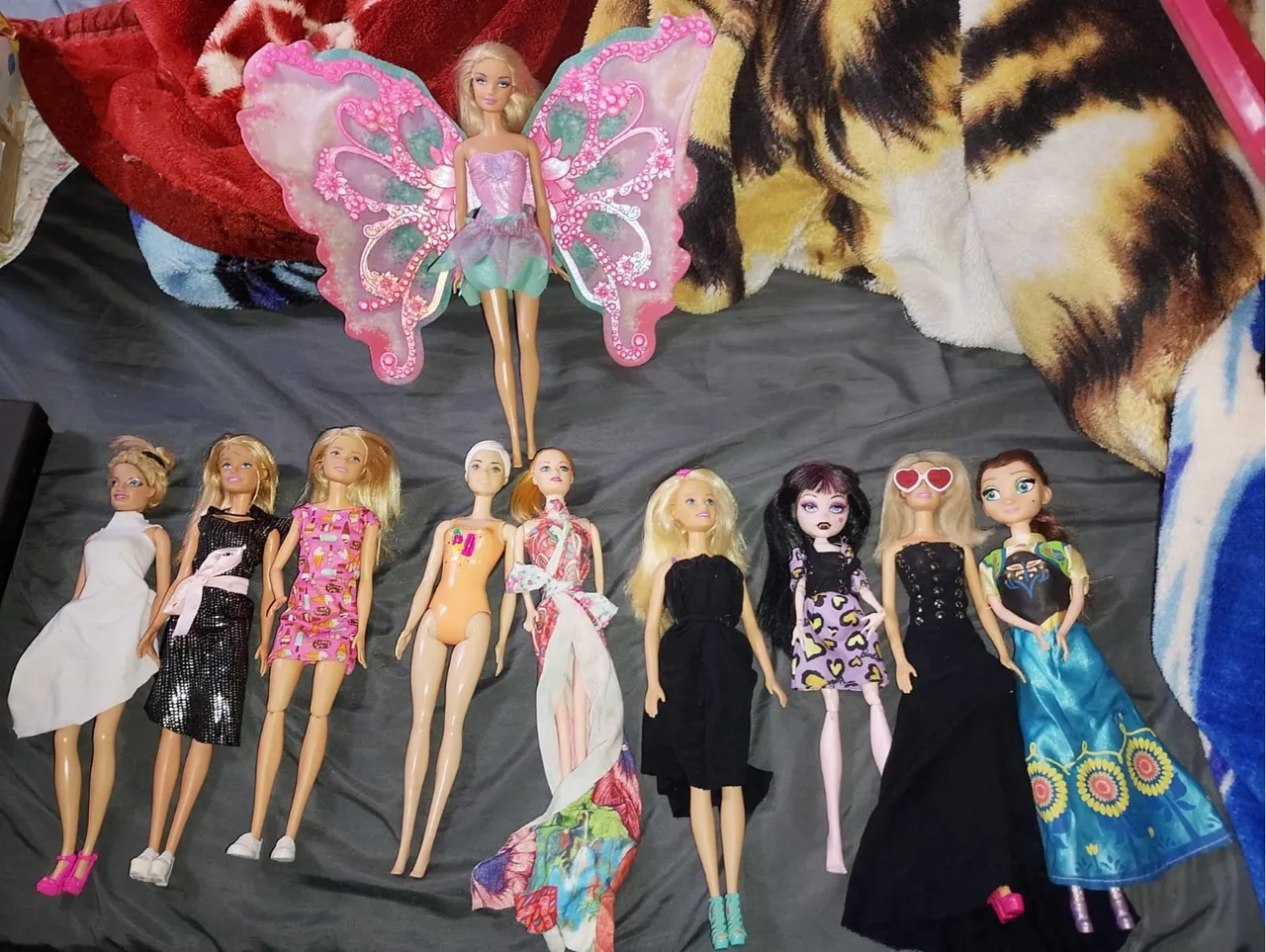 Coleção de Bonecas Barbie e outras