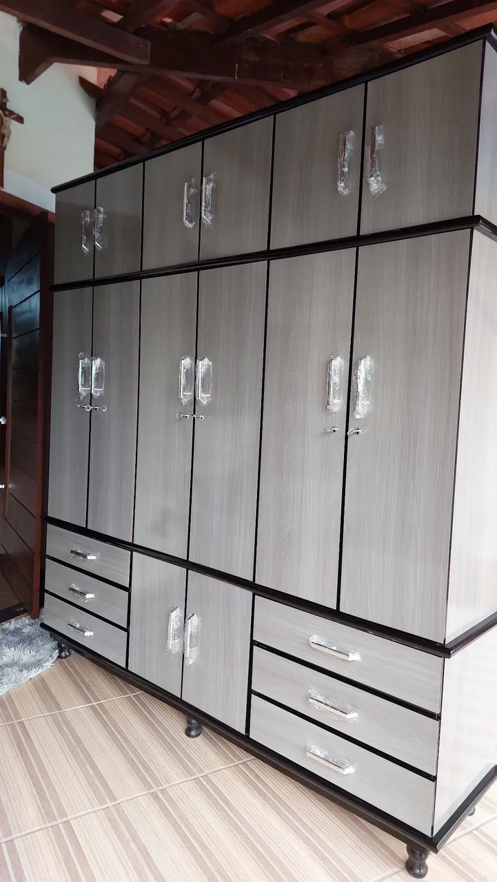 Guarda-Roupa Amadeirado Grande