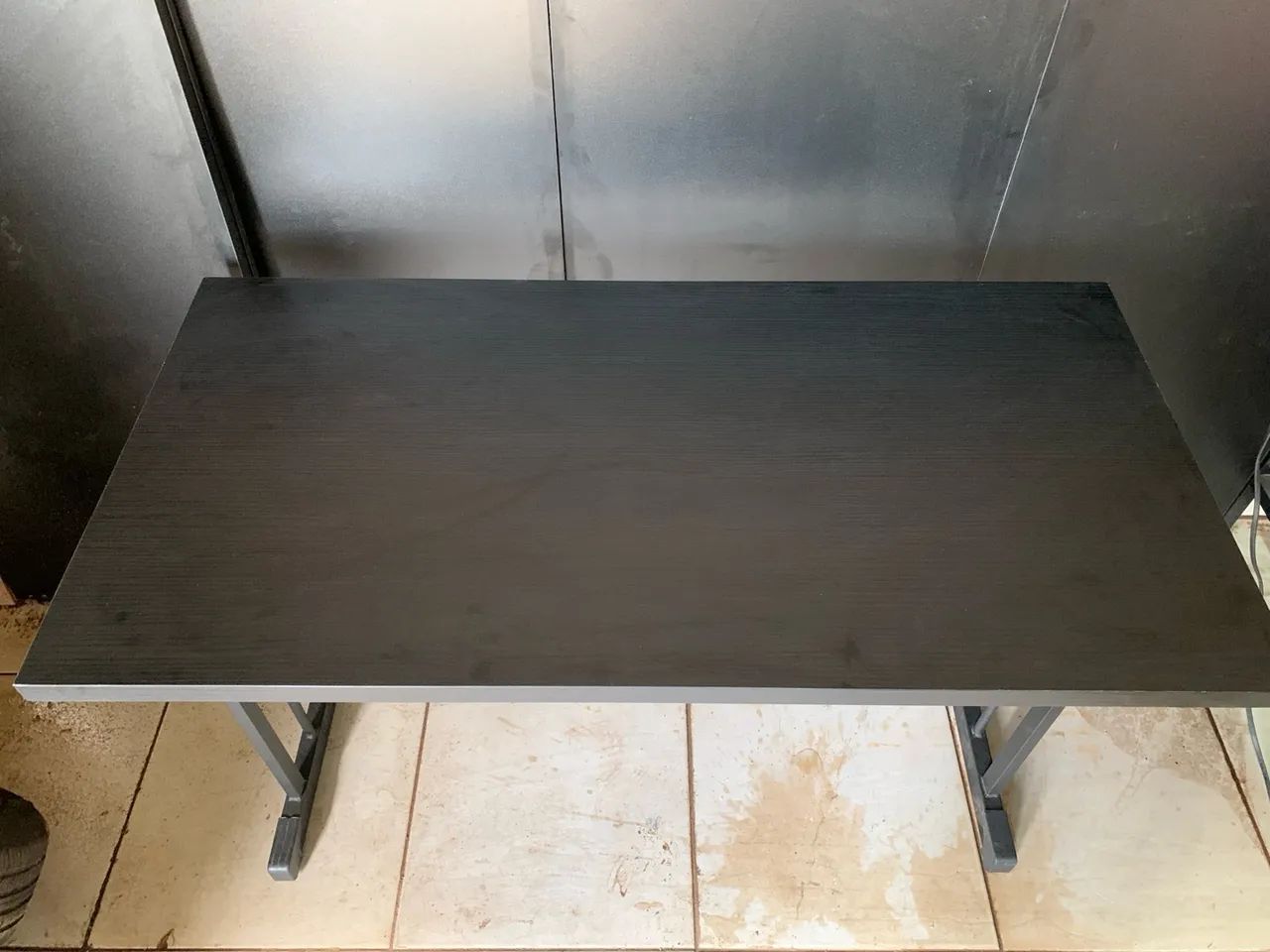 Mesa reta 120x60 cor preta.