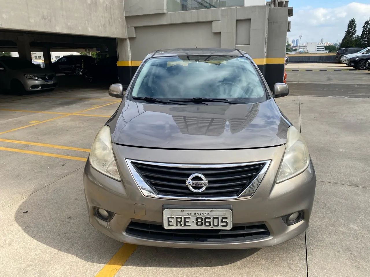 Nissan Versa 1.6 SL - 2013