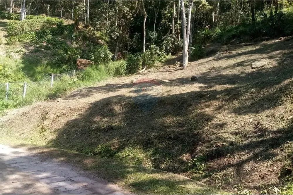 Terreno com 1.000m² em Mury à venda por R$180.000,00