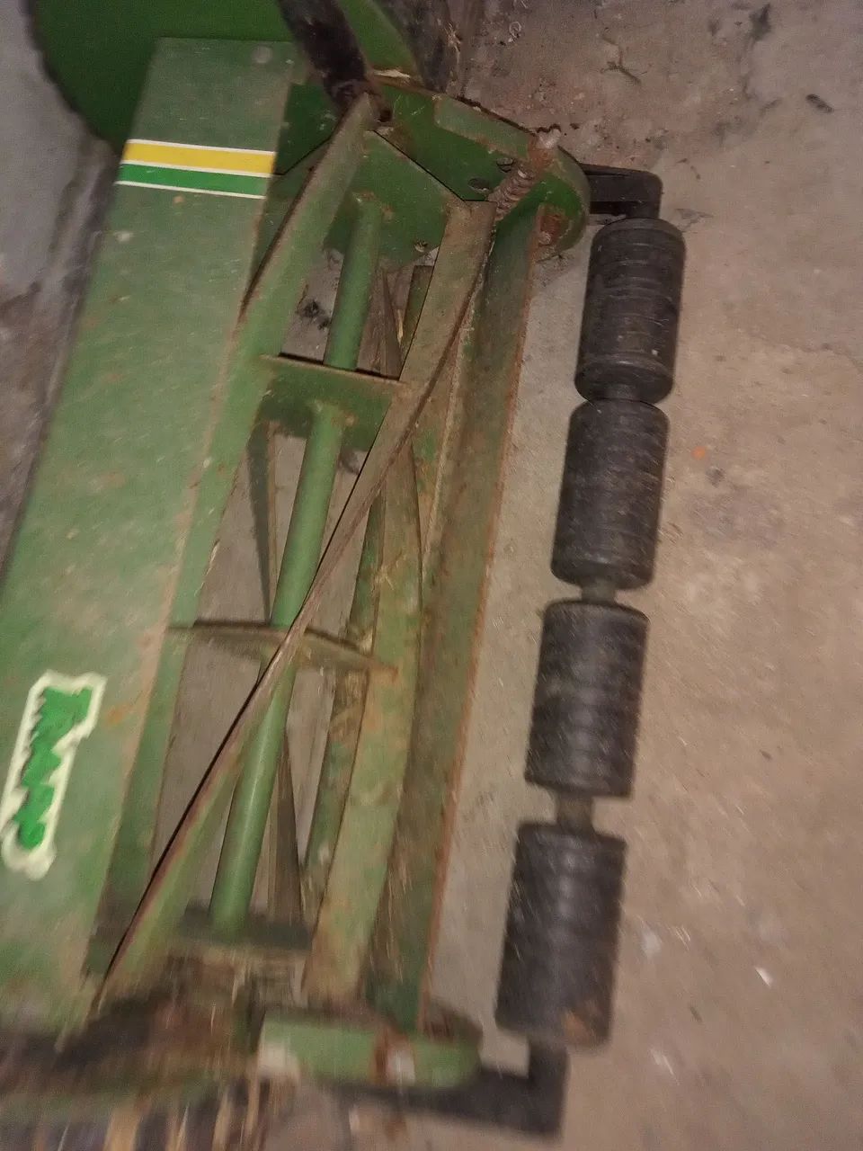 Máquina de cortar grama64419089398659121