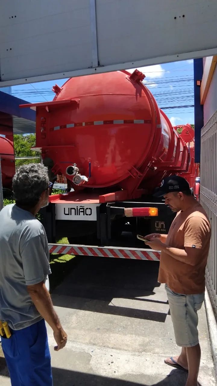 Caminhao pra esvaziar fossas sucção  - Foto 3