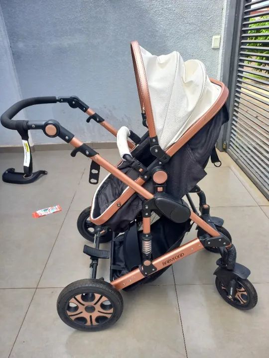 Carrinho de bebê multifuncional seminovo