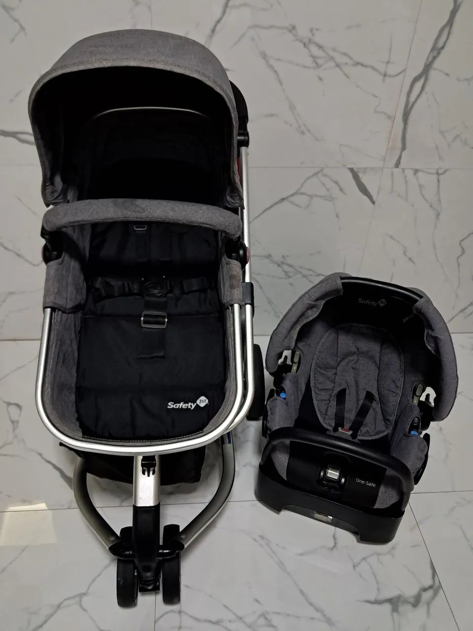 Carrinho Bebê Conforto e Base de Carro Safety Mobi Unissex Moisés Lindo 