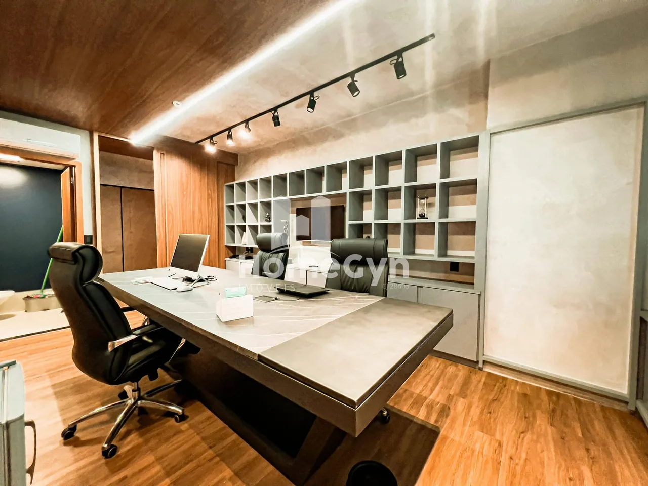 Sala mobiliada para aluguel com 30,83m2 no Edifício Focus Setor Bueno