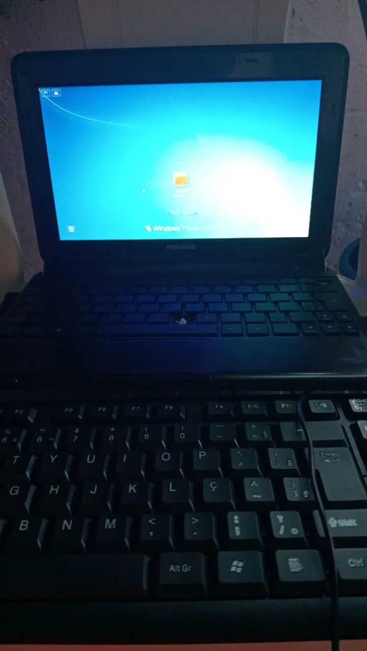 Positivo só liga na tomada e a Internet conquista via usb