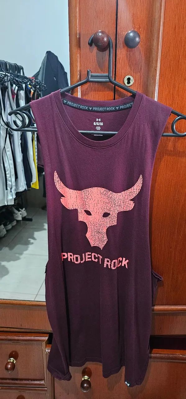 Regata Under Armour Project Rock - vinho 