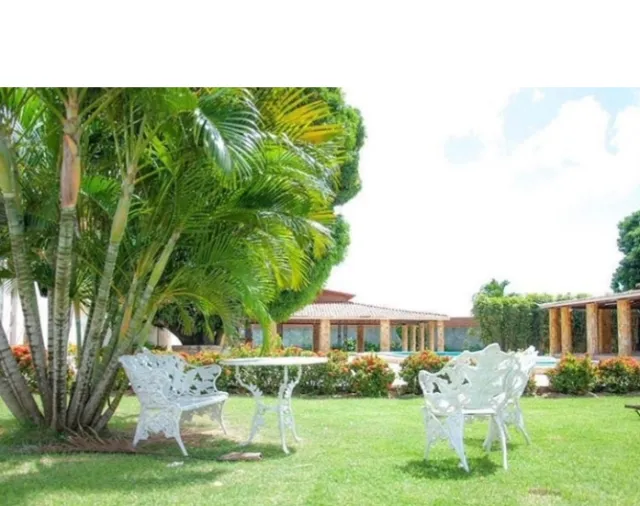 ALUGA-SE Chácara com 20.000m², Casa Mobiliada, Piscinas, Salão e Área de Lazer Completa