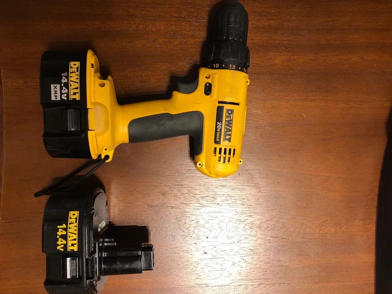 Furadeira/Parafusadeira Dewalt 14v - Foto 2