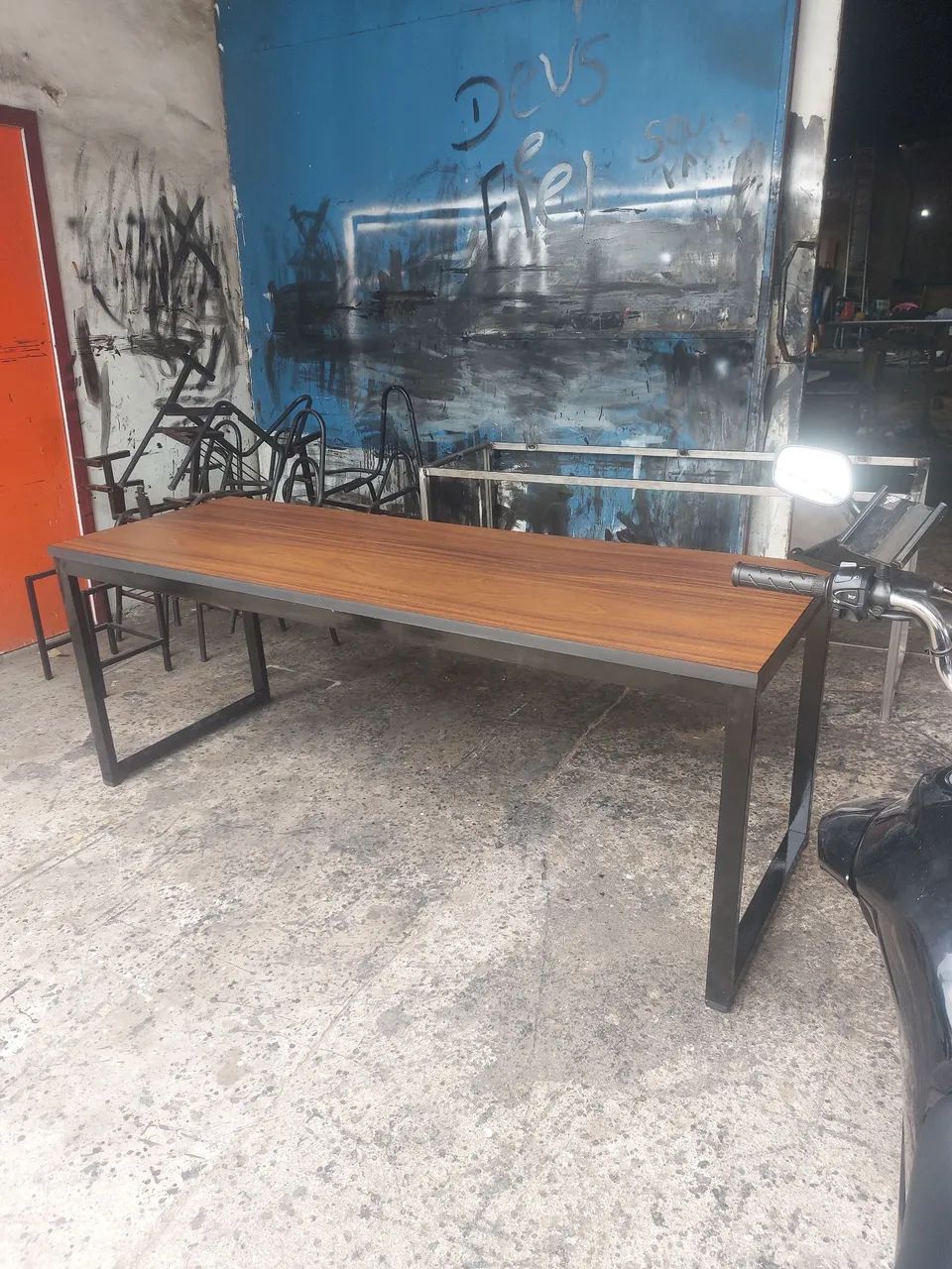 Mesa de Jantar em Madeira com Estrutura de Ferro - Foto 2