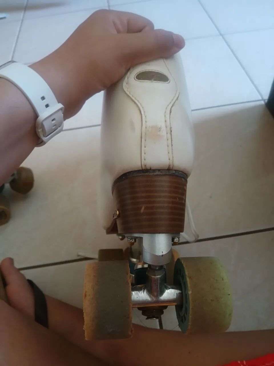 Patins Rye quatro rodas com marcas de uso - Foto 3