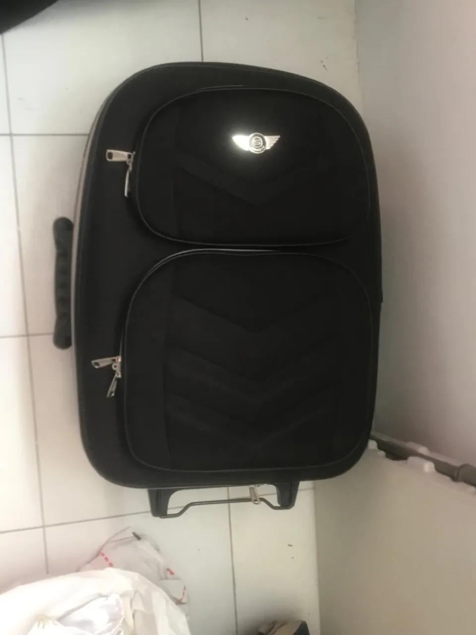 Mala de Rodinhas Preta Elegante tamanho 24