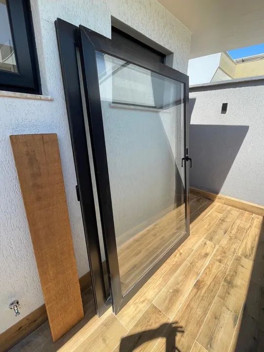 PORTA DE VIDRO COM PVC DE ALTO PADRÃO 
