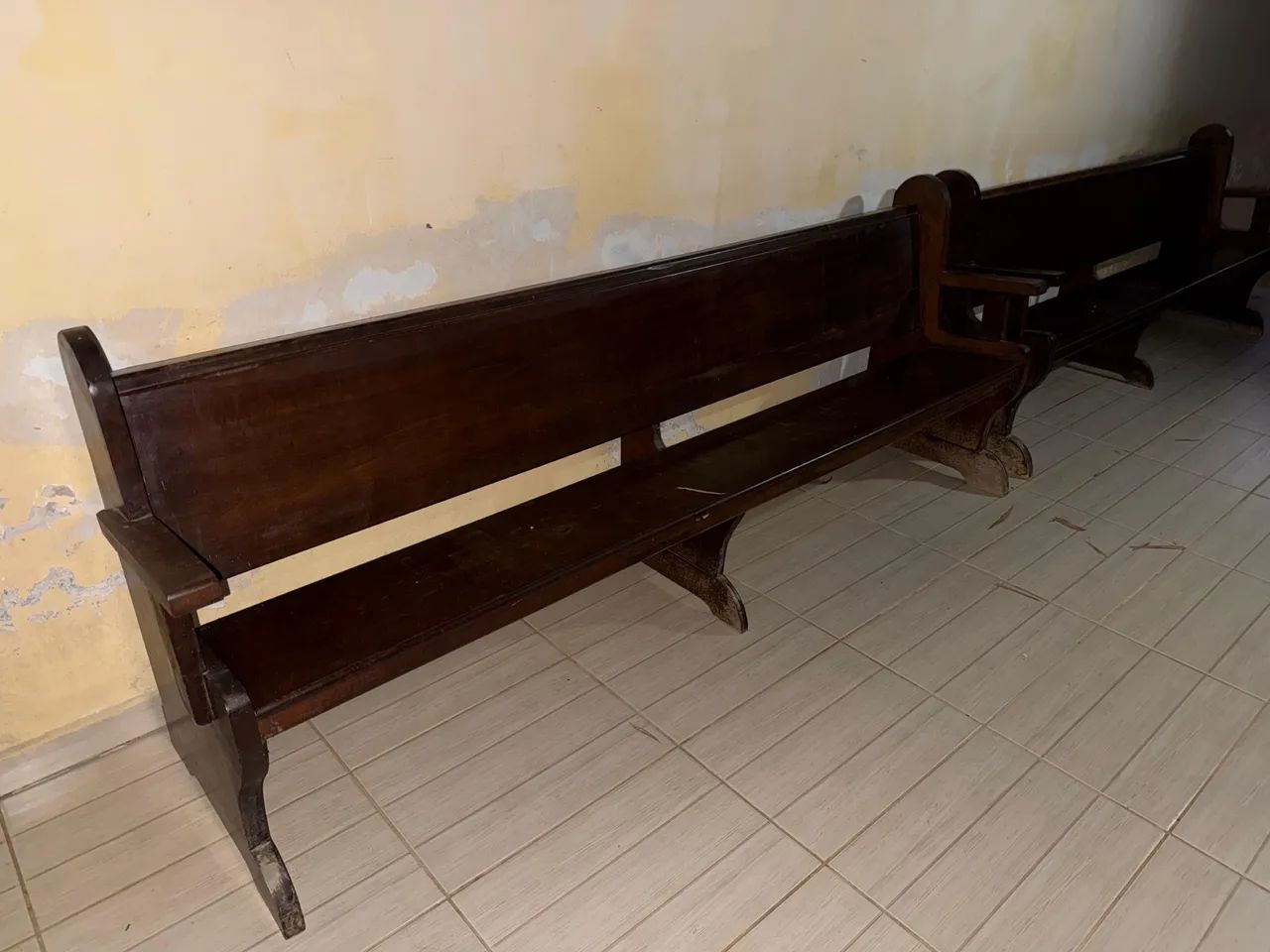 Bancos de madeira maciça para 5 lugares - Foto 4