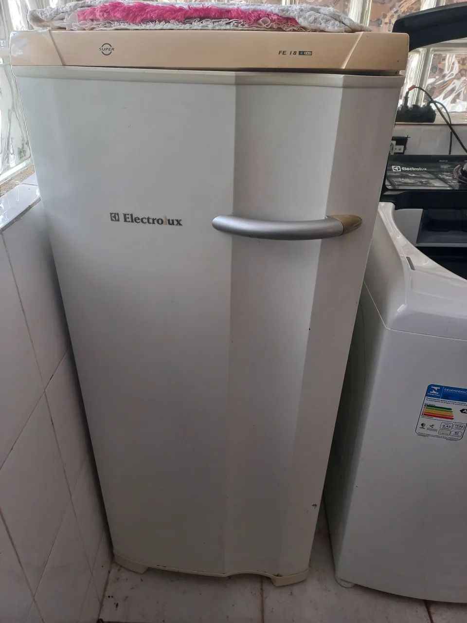 Freezer Vertical Eletrolux Cycle Defrost FE18 220v (Desapego)