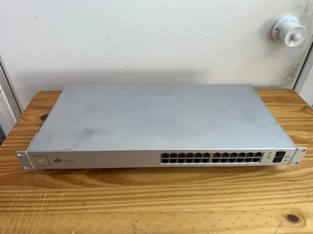 Ubiquiti UniFi Switch 24 Port - US-24 (Gen1)