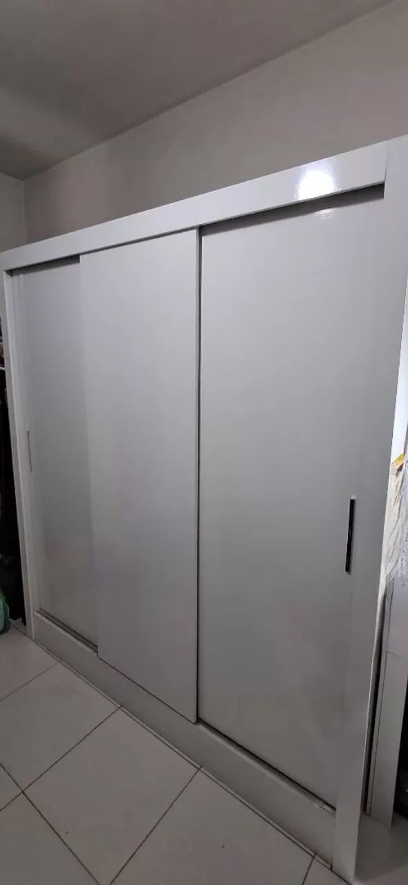 Guarda roupa branco